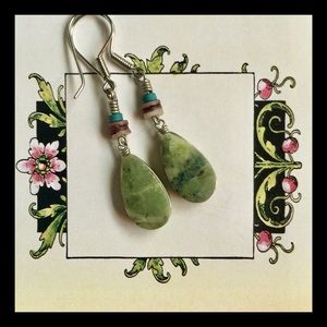 ⬇️ Vintage green earrings